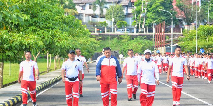 Olahraga Bersama, Karo SDM Polda Maluku Tegaskan Disiplin dan Persiapan Rekrutmen Bintara Brimob