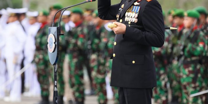 Pimpin Upacara Tabur Bunga di Laut Peringati Hari Pahlawan ke-80, Kapolda Maluku: Semangat Pahlawan Adalah Pondasi Pengabdian Polri untuk Negeri