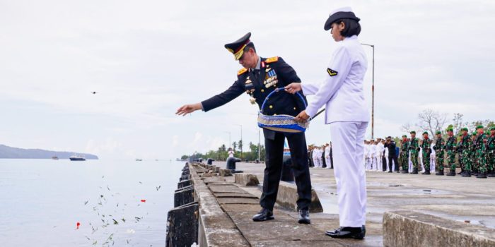 PAHLAWANKU TELADANKU, PERINGATI HARI PAHLAWAN, PROVINSI MALUKU GELAR UPACARA TABUR BUNGA DI DERMAGA KESATRIAAN TAWIRI KODAERAL IX*