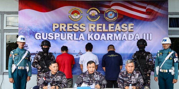 GUSPURLA KOARMADA III GELAR _PRESS RELEASE,_ KAPAL IKAN BERMUATAN BBM ILEGAL