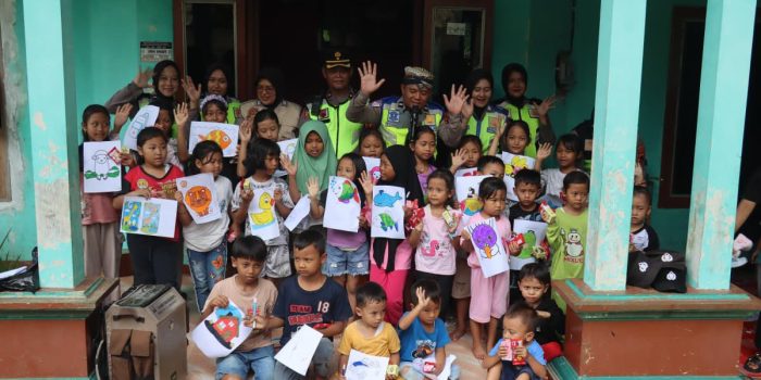 Polri Laksanakan Baksos, Layanan Kesehatan, dan Trauma Healing di Lokasi Bencana Tanah Bergerak Desa Maribaya