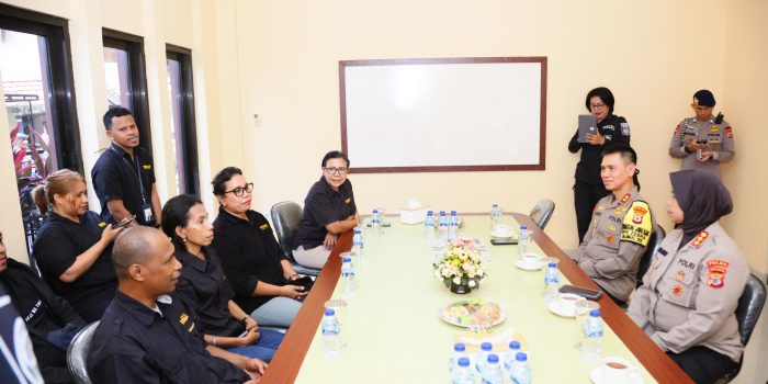 Kunjungi Redaksi Harian Pagi Siwalima, Kapolda Maluku Tegaskan Media Sebagai Mitra Strategis Polri