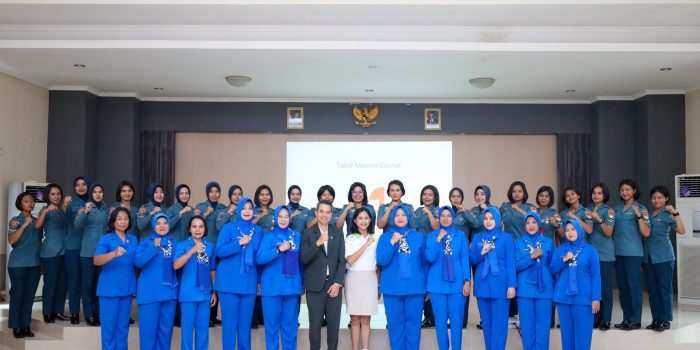 KODAERAL IX AMBON IKUTI PELATIHAN _TABLE MANNER_ DARI HOTEL SWISS BELL AMBON