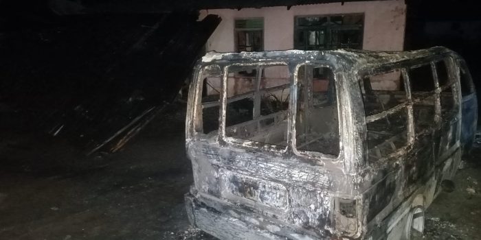 1 Unit Mobil Angkutan Umum Merek Suzuki Futura dengan Nomor Polisi DE 1392 QU Hangus Terbakar