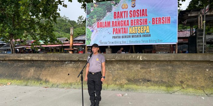 Jaga Lingkungan & Pariwisata, Polda Maluku Gelar Aksi Bersih-Bersih Pantai Natsepa
