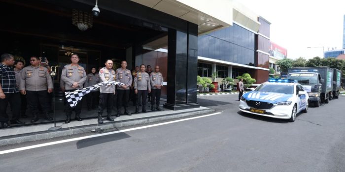 Polda Jatim Berangkatkan Bantuan Kemanusiaan untuk Warga Terdampak Erupsi Semeru