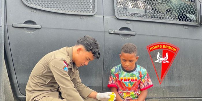 Personel Satgas Ops Damai Cartenz Bagikan Momen Keharmonisan Bersama Anak-Anak di Pegunungan Bintang