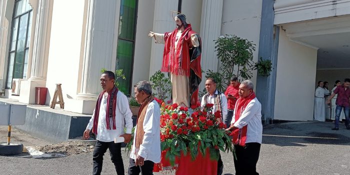Dua Nama Kren Ikut Disalibkan Bersama Yesus, Salah Satunya Mengakui Kristus Sebagai Raja pada Momen Berakhir Tahun Liturgi Gereja Katolik.