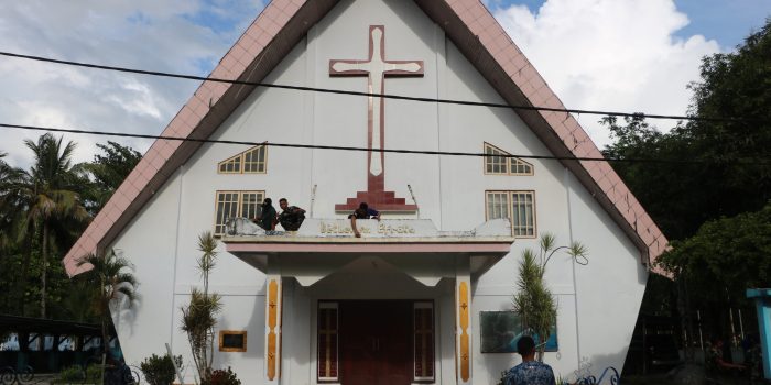 Sambut Nataru, Lanud Pattimura Gelar Bakti Sosial di Gereja Betlehem Efrata Dan Santo Ignatius