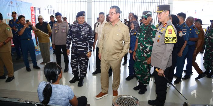 Kapolda Bersama Forkopimda Maluku Tinjau Pos Pengamanan Nataru, Pastikan Kesiapan Personel dan Sarana Prasarana Pendukung