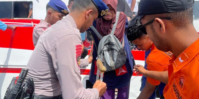 Satgas Banops Polairud Polda Maluku Amankan Arus Mudik di Pelabuhan Tulehu