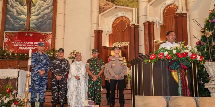PASTIKAN IBADAH DAN PERAYAAN NATAL BERJALAN AMAN, DANKODAERAL DAN WADAN KODAERAL IX TINJAU LANGSUNG GEREJA-GEREJA*