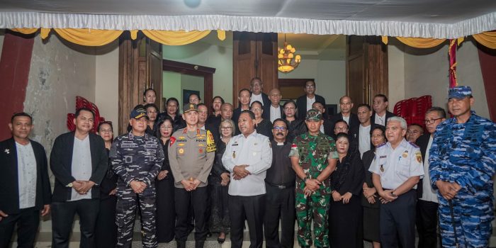 Malam Natal, Forkopimda Pantau Gereja-Gereja di Ambon, Kapolda: Mari Kita Jadikan Momentum Natal sebagai Sarana Pererat Persaudaraan