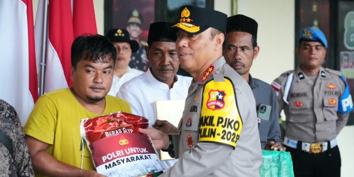 Polri Salurkan Bantuan dan Kerahkan Alat Berat untuk Percepat Pemulihan Banjir di Aceh Utara
