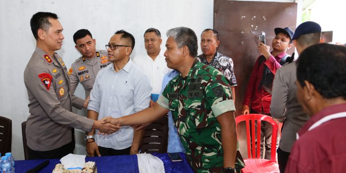 Kapolda Maluku Pimpin Dialog Damai di Negeri Liang, Dorong Penyelesaian Konflik Matahari Naik–Matahari Masuk Secara Bermartabat