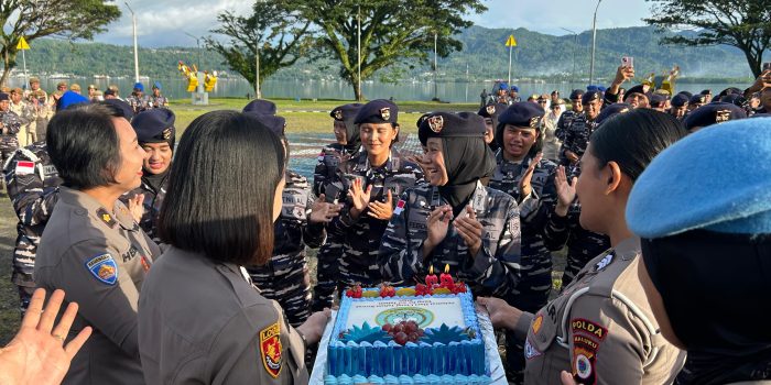 Perkuat Soliditas Srikandi TNI–Polri, Polwan Polda Maluku Beri Kejutan HUT Kowal ke-63