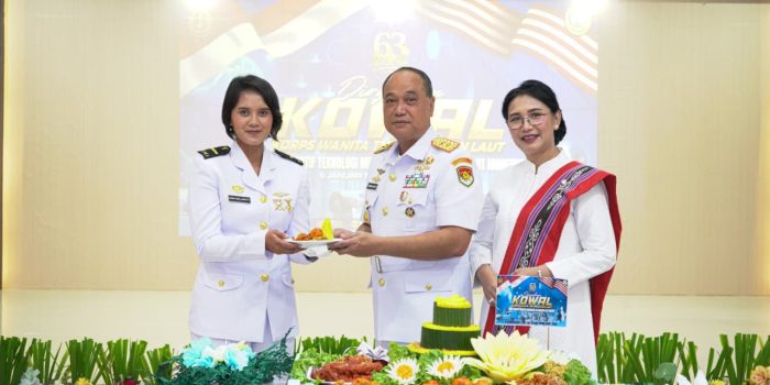 DANKODAERAL IX DIDAMPINGI IBU KETUA KODAERAL IX GABUNGAN JALASENASTRI KOARMADA RI HADIRI TASYUKURAN HARI JADI KORPS WANITA TNI AL KE-63*.