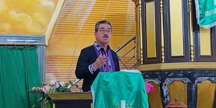 Dari Mimbar Gereja ke Tenda Pengungsian, Gubernur : Kariu Tak Akan Ditinggalkan