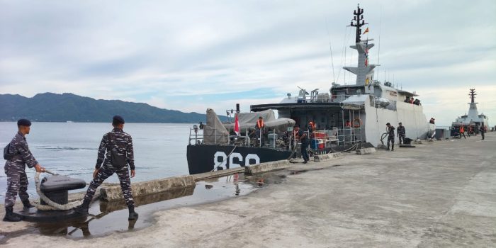 Bertolak dari Dermaga Tawiri Kodaeral lX, KRI Hampala-880 dan KRI Gulamah-869 Jalankan Misi Keamanan Laut