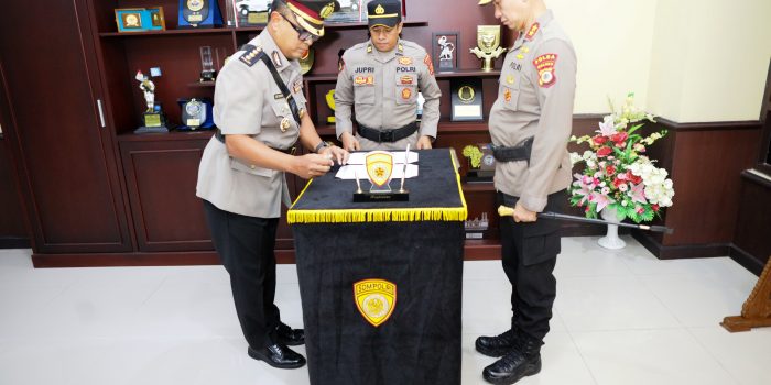 Kapolda Maluku Pimpin Upacara Penyerahan Jabatan Karo Logistik