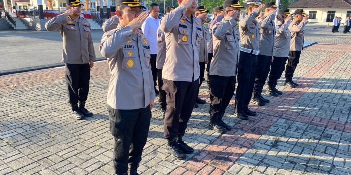 Perdana Pimpin Apel Gabungan, Irwasda Polda Maluku Tekankan Profesionalisme Pelayanan Publik
