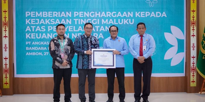 PEMBERIAN PENGHARGAAN KEPADA KEJAKSAAN TINGGI MALUKU ATAS PENYELAMATAN KEUANGAN NEGARA*