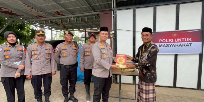 Polri Salurkan Bantuan Al-Qur’an kepada Pesantren Terdampak Banjir*