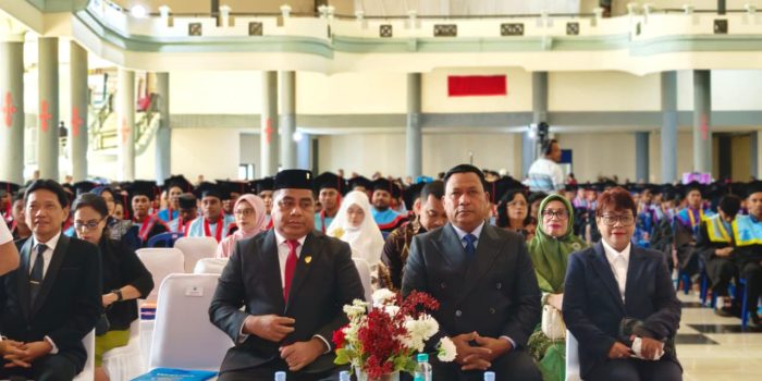 Wagub Maluku Hadiri Wisuda Universitas Pattimura, Tegaskan Peran Kampus sebagai Penggerak Pendidikan, Ekonomi, dan Kedamaian