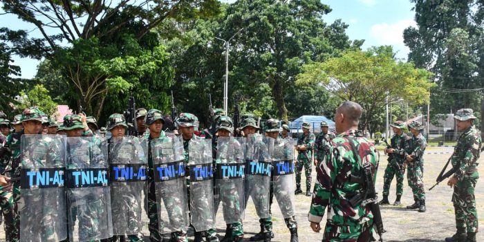 Asah Naluri Tempur, Prajurit Kodaeral IX Pertajam Keterampilan Dasar Militernya di Hari Ketiga Minggu Militer