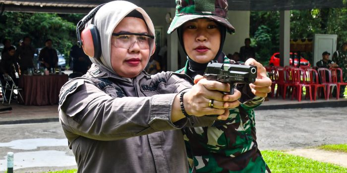 Pererat Sinergitas, Kodaeral lX dan Jajaran Kejaksaan Maluku Latihan Menembak Bersama