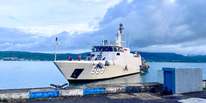 KRI Gulamah-869 Sandar Dermaga Irian Kodaeral lX Ambon Disela Jalani Misi Operasi Tameng Papua 2026