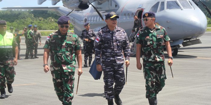 Cek Kesiapan Pangkalan di Garis Depan, Komandan Kodaeral lX Sidak Markas Lanal Tual