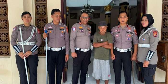 Mengedepankan Edukasi dan Empati, Satgas Ops Simpatik Polda Maluku Gelar Bakti Sosial di Masjid Baiturrahman