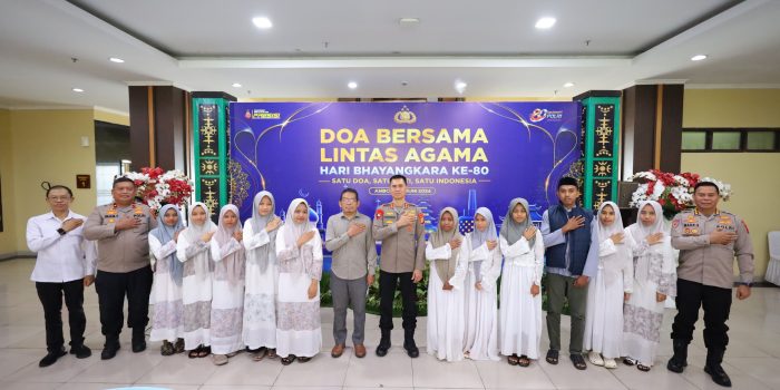 HARI BHAYANGKARA KE-80 JADI MOMENTUM PERKUAT PERSATUAN BANGSA, KAPOLDA MALUKU DAN TOKOH AGAMA SERUKAN INDONESIA TETAP BERSATU DALAM KEBERAGAMAN