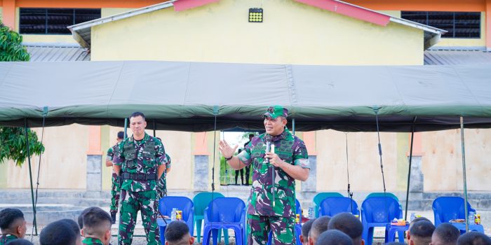 Pangdam XV Pattimura Ingatkan Prajurit Yon TP 914 Tetap Siap Tempur Dan Peduli Pembangunan