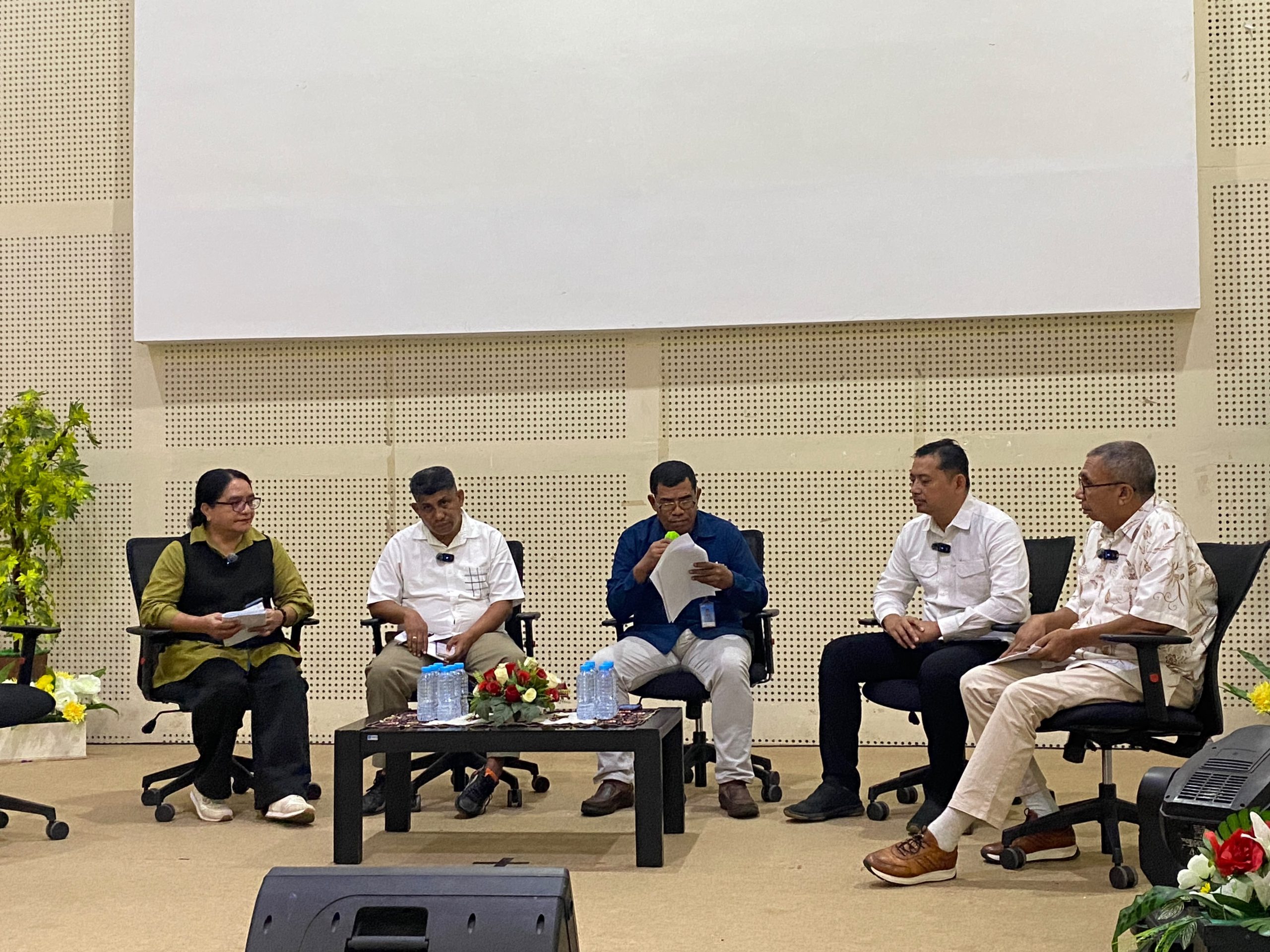 Dialog Publik Polda Maluku Tegaskan Penyelesaian Konflik Tanah Adat Harus Mengedepankan Hukum, Musyawarah, dan Kepastian Administrasi
