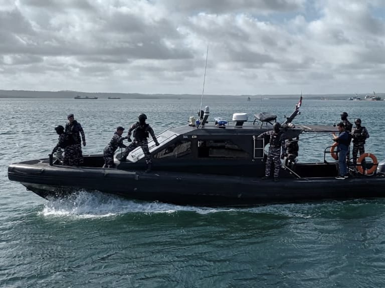 H-1 Groundbreaking PSN Blok Masela, Komandan Kodaeral lX Tinjau Kesiapan Jetty dan Pimpin Patroli Laut