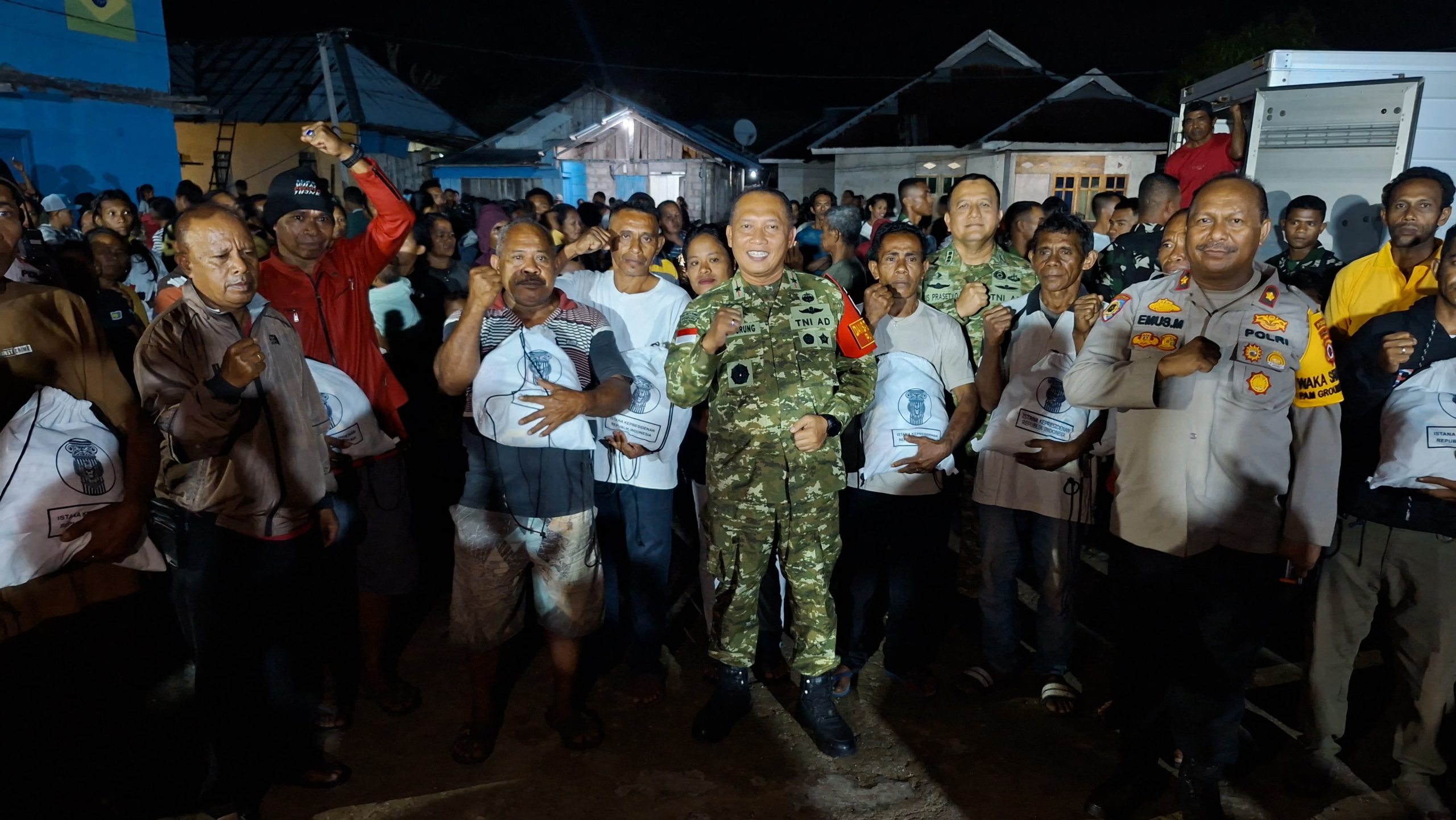 Presiden Prabowo Berikan 3.000 Paket Sembako Kepada Warga Tanimbar
