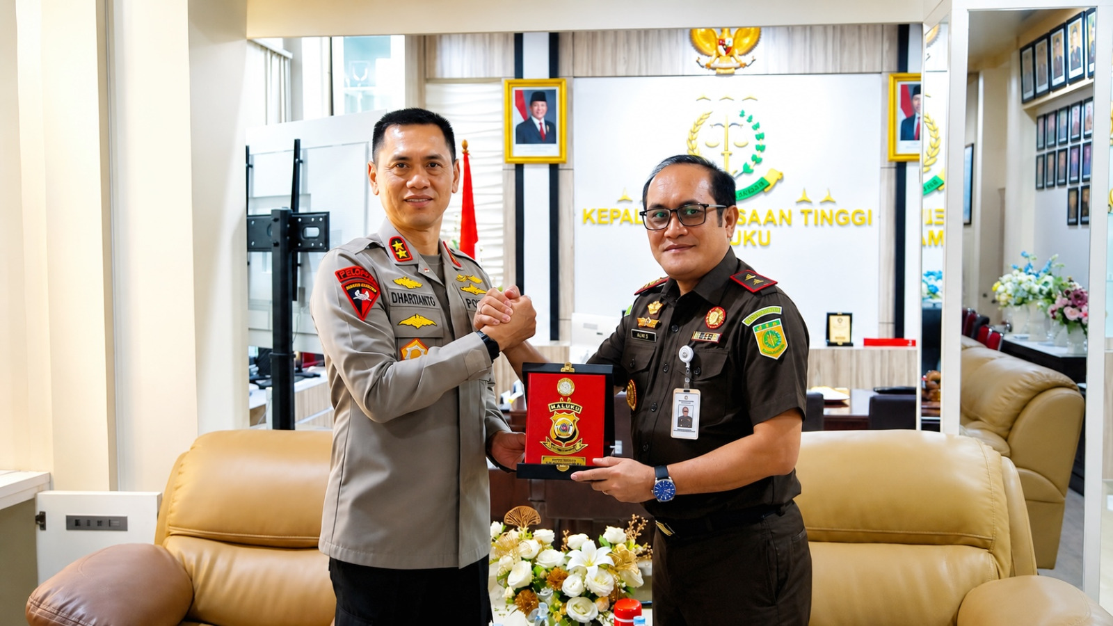 KAPOLDA MALUKU PERKUAT SINERGI DENGAN KEJATI, TEGASKAN KOMITMEN PENEGAKAN HUKUM PROFESIONAL DAN KEPASTIAN HUKUM UNTUK MENDUKUNG STABILITAS KEAMANAN SERTA PEMBANGUNAN NASIONAL