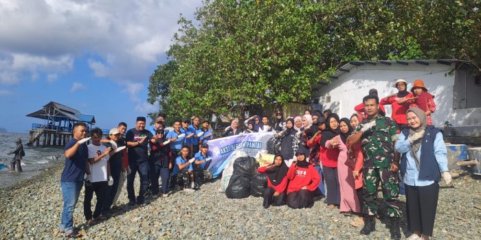 Peringati Hari Bakti ke-79 TNI AU, Personel Lanud Pattimura Laksanakan Karya Bakti di Pelabuhan Ikan Negeri Laha