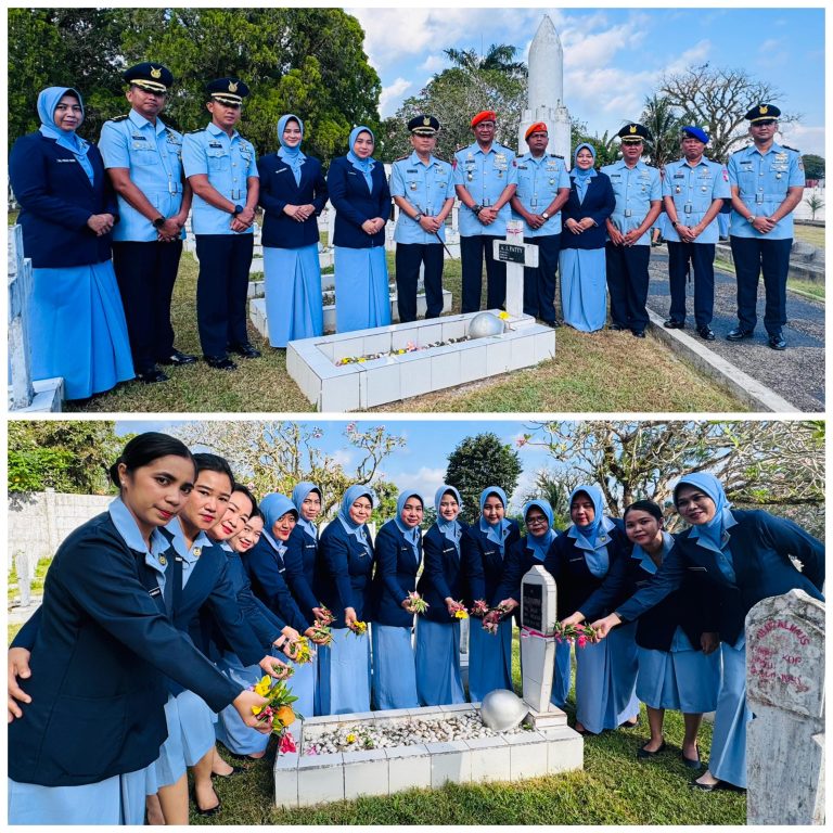 Danlanud Pattimura Pimpin Tabur Bunga di Pusara Alexander Jacob Patty (A.J. Patty)
