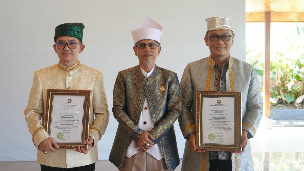 Berperan Besar dalam Manajemen ASN, Kepala BKN RI Dianugerahi Gelar Kehormatan Adat dari Kesultanan Ternate