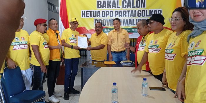 Diwakili Oleh Tim, Rohalin Sangadji Ambil Formulir Pendaftaran Calon Ketua DPD I Partai Golkar”