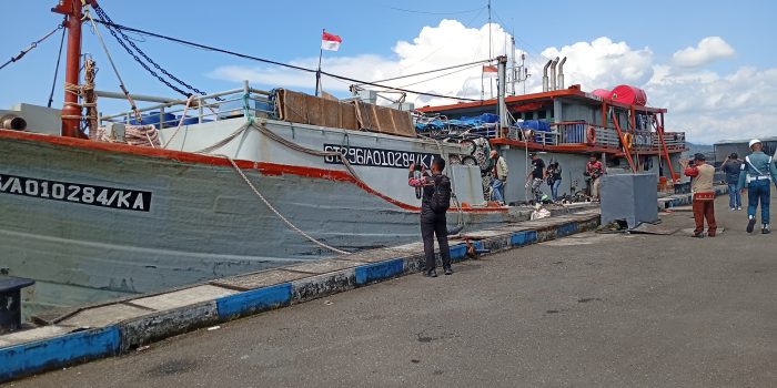Guspurla Koarmada III Ambon Ungkap Penangkapan BBM Solar Eligal 40 Ton, KM Bangka Jaya 9