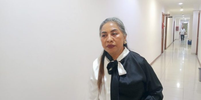 Heboh,, Guru SRMA 40 Ambon Mengajar Siswa Hapus Tato Dengan Setrika