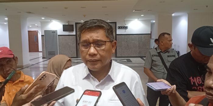“Pemkot Ambon Ambil Alih Pembiayaan Kapal Pengerukan Sampah Berkapasitas 4 Ton”